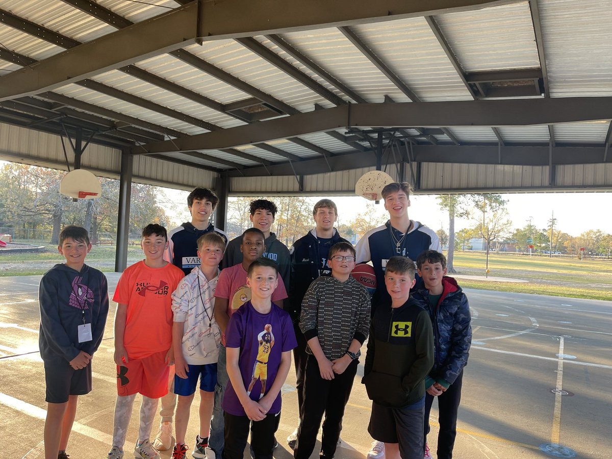 beverlymford's tweet photo. Thank you KHS varsity BB team for stopping by back in January to play a little basketball with our panthers during our basketball club π Our 5th graders were pretty excited! βΊοΈ πΎ #morethanjustbasketball #postiverolemodels https://t.co/LWZlkc56f4
