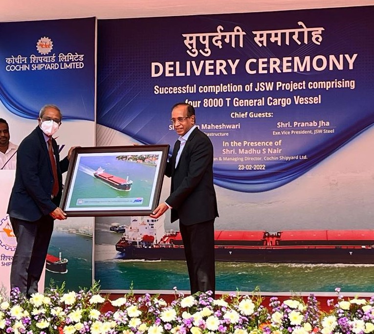 irclass's tweet photo. H V Ramesh of Indian Register of Shipping speaking on the occasion of Cochin Shipyard Limited's vessel delivery to @TheJSWGroup @cslcochin
#maritime #shipping #vessel #irclass https://t.co/8b5LU4URNu