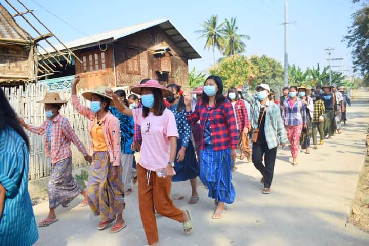 kayaprilnyein1's tweet photo. Pro Democracy Locals in the eastern Yinmarpin and northern Sarlingyi continued to lead 352nd day of Collective Villages Strike, amid the Junta's tightly security.

#WarCrimesOfJunta
#2022Feb25Coup
#WhatsHappeningInMyanmar https://t.co/11NO4SvLSl