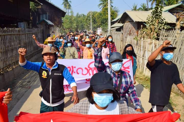 kayaprilnyein1's tweet photo. Pro Democracy Locals in the eastern Yinmarpin and northern Sarlingyi continued to lead 352nd day of Collective Villages Strike, amid the Junta's tightly security.

#WarCrimesOfJunta
#2022Feb25Coup
#WhatsHappeningInMyanmar https://t.co/11NO4SvLSl