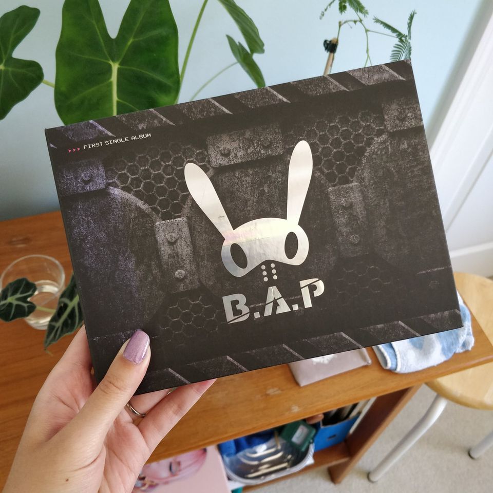 DoodlesnTea's tweet photo. WTS: B.A.P. - First Single Album $12CAD

Shipping:
Canada: $15
USA: $17
*All shipping comes with tracking number // shipping to increase if more than one album is purchased

Payment must be collected prior shipping through Paypal.

#bap #kpopalbumforsale https://t.co/uNleU3PetR