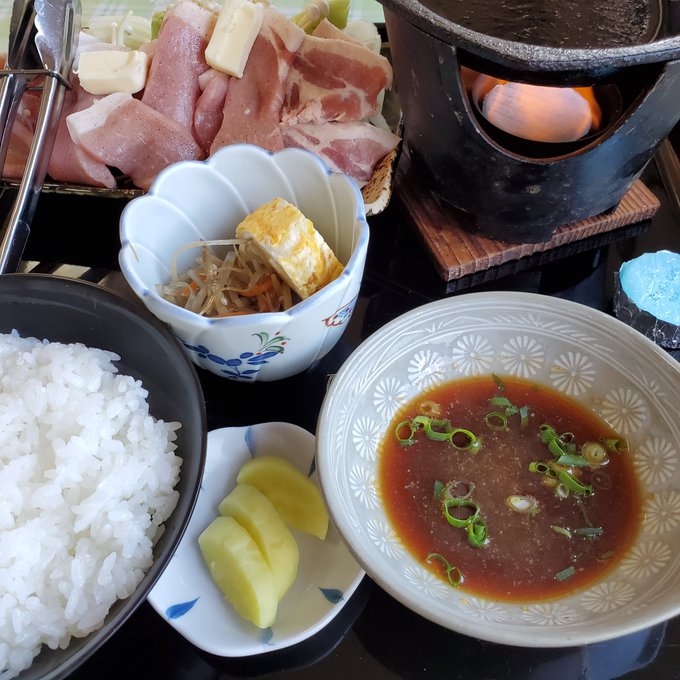 鉄板焼定食食べた。写真は撮ってない。 