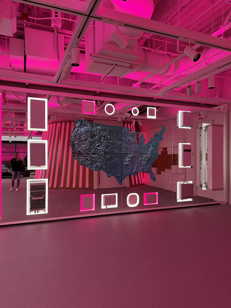 KaleneMaltz's tweet photo. All things #5G at @TMobile #5GandMe @TechExperience 💗thanks for having us! https://t.co/7D0eX1YUhx