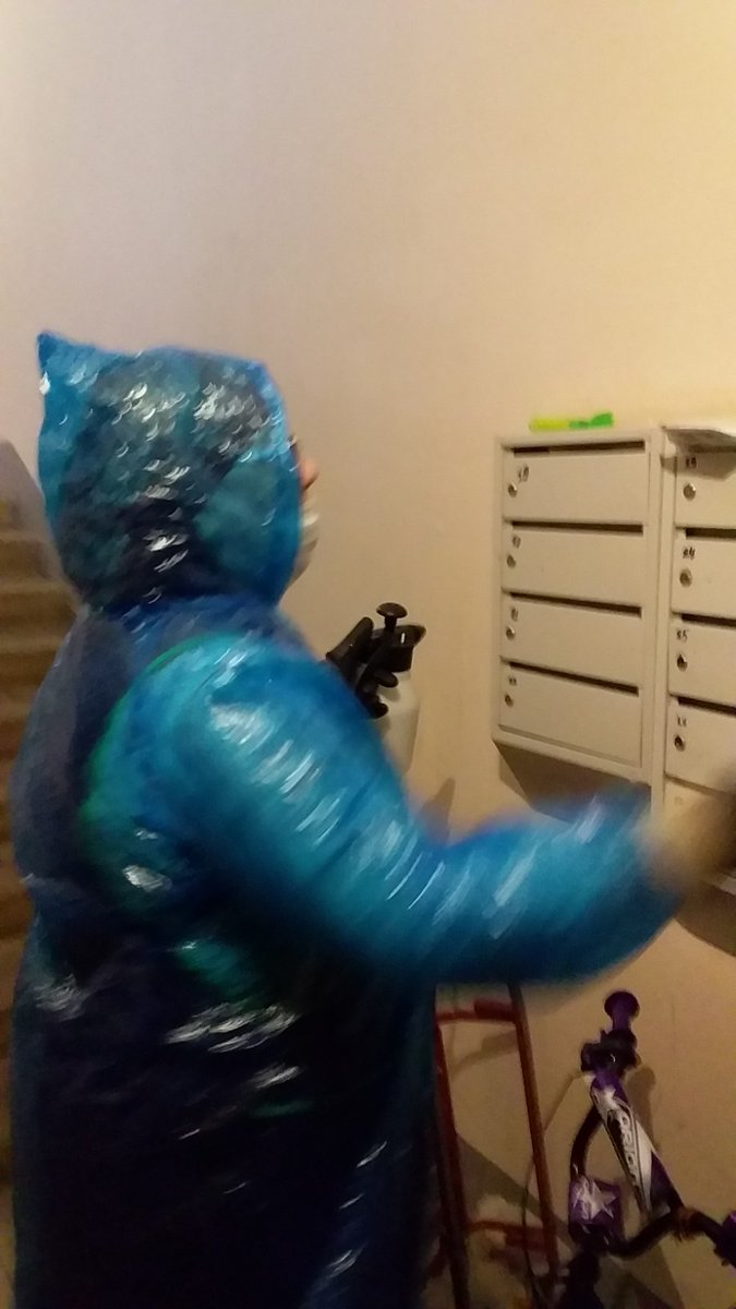 Ежедневная дезинфекция мест общего пользования МКД в мкр.Крутые Ключи работниками Управляющей компании.