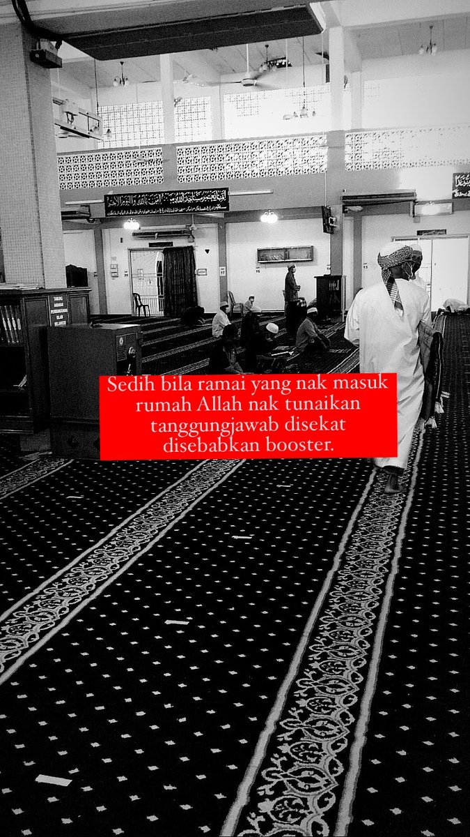 KhaiBaha's tweet photo. Sedih sangat bila tengok ramai datang ke masjid kerana ALLAH SWT, tapi terpaksa patah balik kerana manusia. Ya Allah Ya Rabb, we know you are the best PLANNER. https://t.co/KrUlTSoQoE