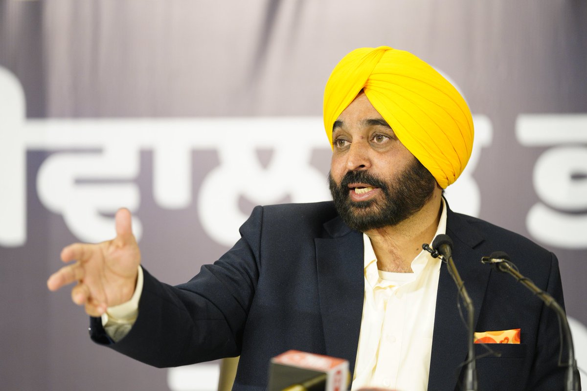 AamAadmiParty's tweet photo. 🚨 WhatsApp helpline no for Punjabis stuck in Ukraine ⚠️
"Punjabis stranded in Ukraine / their relatives are requested to contact us on our WhatsApp number 9877847778 📞
We will try our best to help you"
-AAP MP & Punjab CM Face @BhagwantMann https://t.co/VSqHDfpfPA