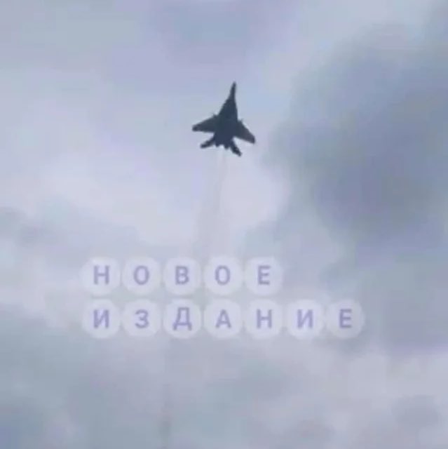 eamonhamilton's tweet photo. The last 24 hours has given us:
-The Ghost of Kyiv
-“Russian Warship, Go fuck yourself”
-Ukrainian lady telling Russian soldier to keep some sunflower seeds in his pocket so they’ll grow when he dies in Ukraine.

Plus a number of other images &amp; stories of Ukrainian defiance /1 https://t.co/GT2ACsBIyG