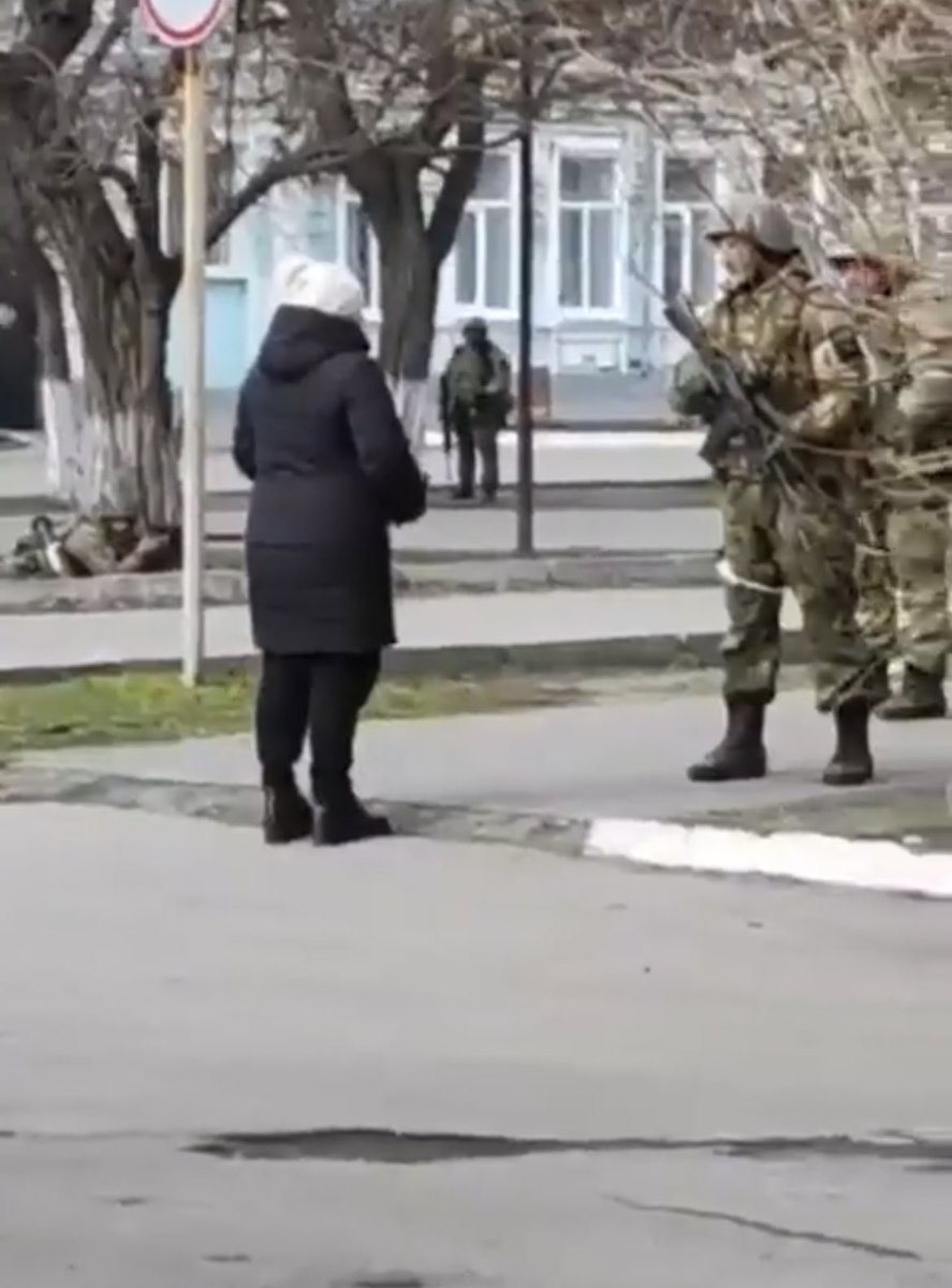 eamonhamilton's tweet photo. The last 24 hours has given us:
-The Ghost of Kyiv
-“Russian Warship, Go fuck yourself”
-Ukrainian lady telling Russian soldier to keep some sunflower seeds in his pocket so they’ll grow when he dies in Ukraine.

Plus a number of other images &amp; stories of Ukrainian defiance /1 https://t.co/GT2ACsBIyG