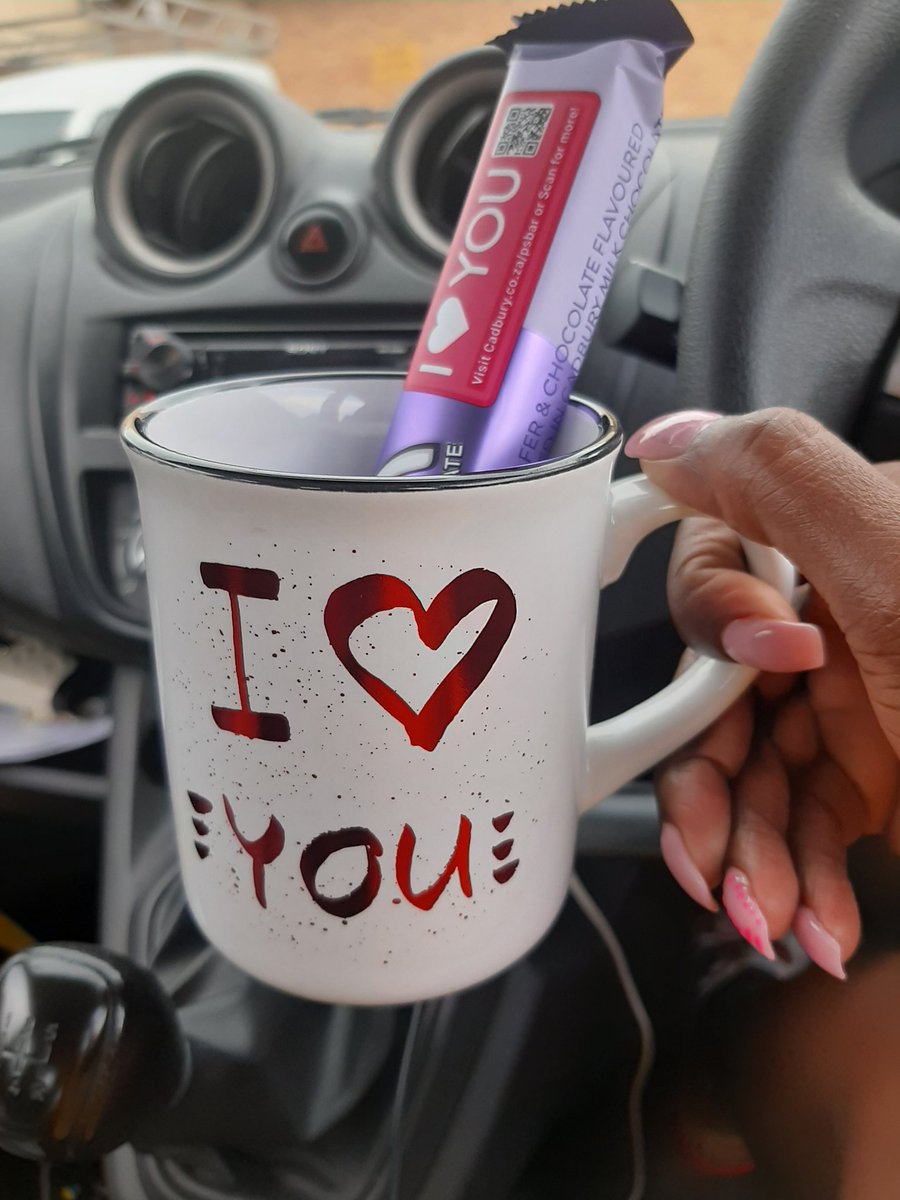 NSebota's tweet photo. On my way to drop this mug off for a very special friend of mine 🥰, I hope to make their day with this random act of kindness, you can also do the same, join the movement and spread the love ❤...Remember to use the following hashtags #ActsOfHeart #LittleActsOfHeart ... https://t.co/PUWB60Q9YT