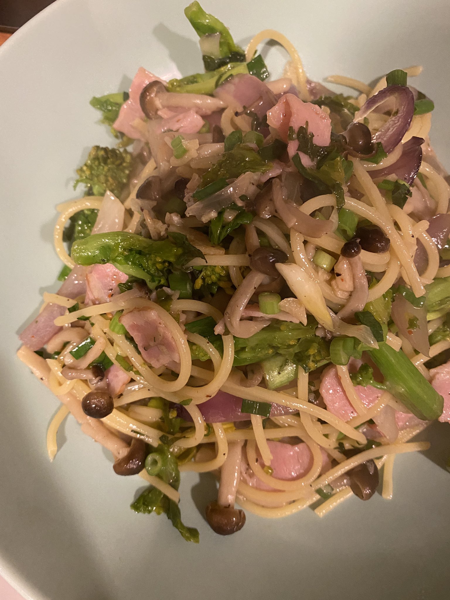 濱田なつみ はまちゃん食堂 菜の花と大葉のパスタ 材料 菜の花 大葉 ベーコン 玉ねぎ 小口ネギ しめじ ニンニク 晩酌 夜ご飯 パスタ ペペロンチーノ 簡単レシピ はまちゃん食堂 T Co Olkeesyjwn Twitter