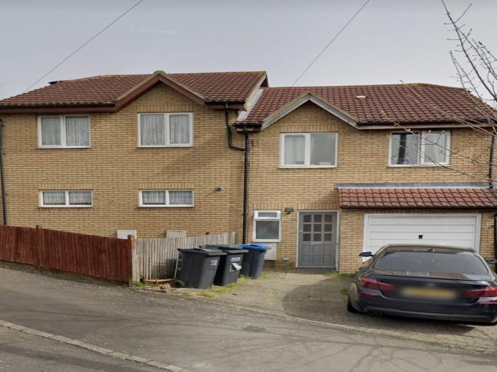 WeCanProperties's tweet photo. 3 Bed Semi-detached house, 1; £495,000 Freehold, Ladbrook Road, London, SE25 6QD, contact 020 3890 6464 for info. https://t.co/m7u2yE2fHo