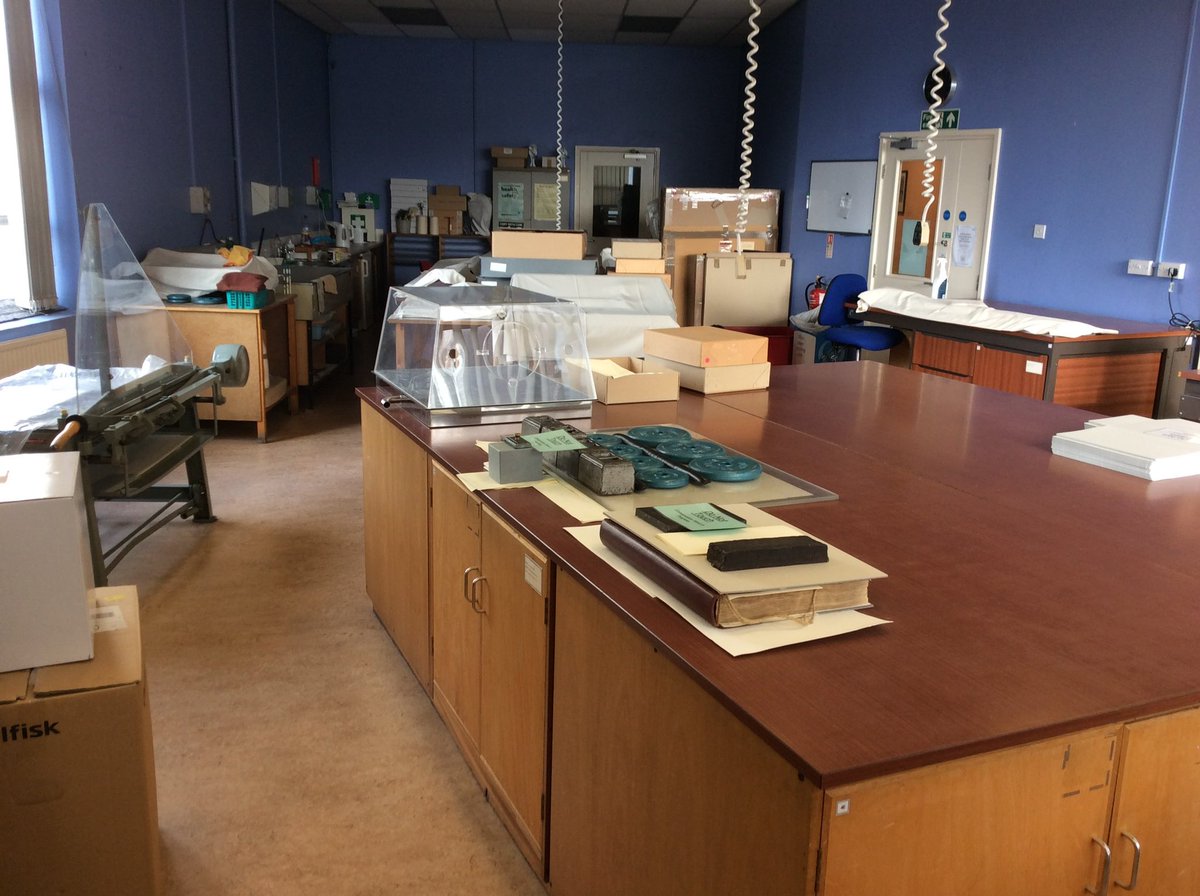 ARA_PCG's tweet photo. Show us your #ConservationStudio - Calming blue walls at the Sheffield Archives Conservation Studio. @SheffArchives @SheffLibraries https://t.co/GlRkl6U5V2