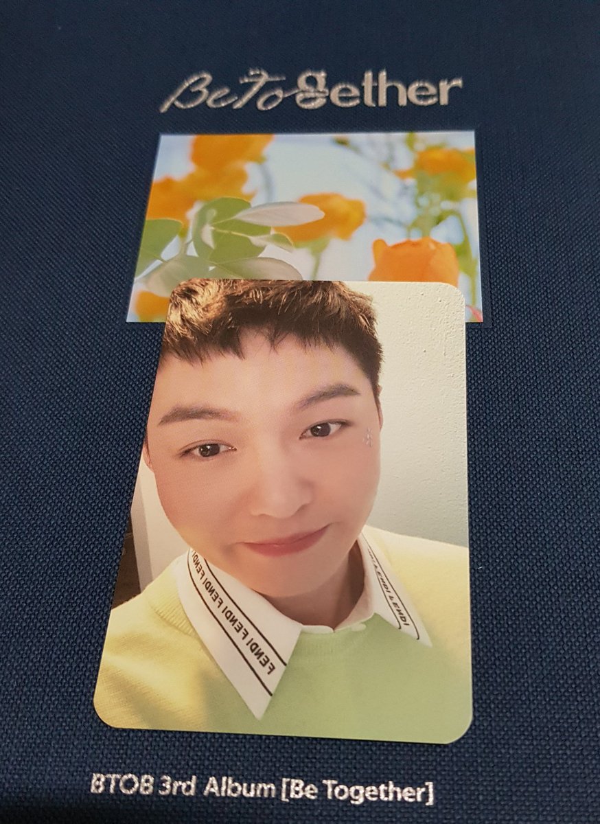 Lo_Gom_'s tweet photo. 최애 잡이 성공해따..☺️💙(흐뭇)

그 길쭉한 우표같은건 책갈피인가용🤔?

식이형아랑 성재나왔는데!

뭐든 이뿌다💙 https://t.co/L6tamMRUXQ