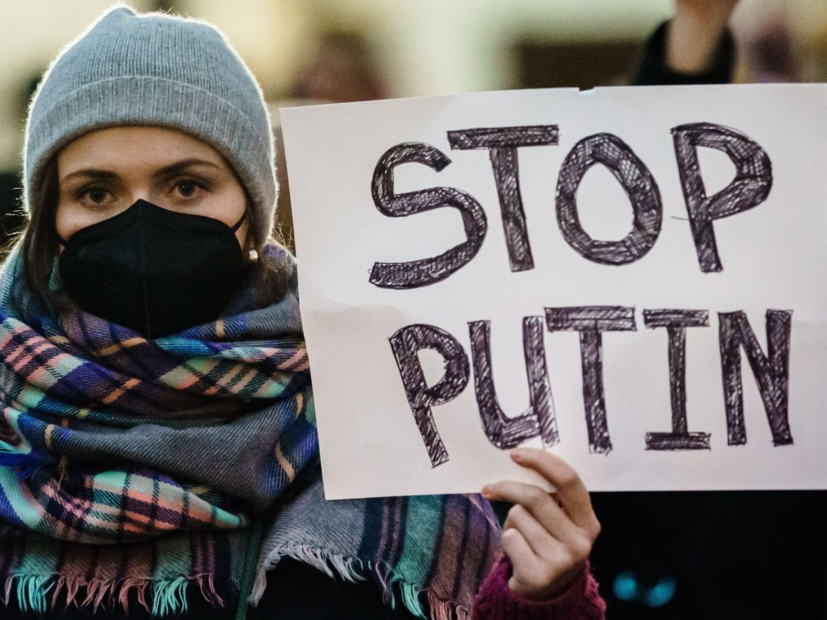 Pspvhn's tweet photo. Manifestamos nuestro rechazo a la invasión de Ucrania, nuestra repulsa a la inaceptable actitud de Putin que deja víctimas inocentes y arrasa un bello país sin respeto a la democracia y a los valores socialistas.
Nuestro apoyo y solidaridad con Ucrania
¡No a la guerra!
CEC HN
🌹 https://t.co/oFiqiXa0ZX