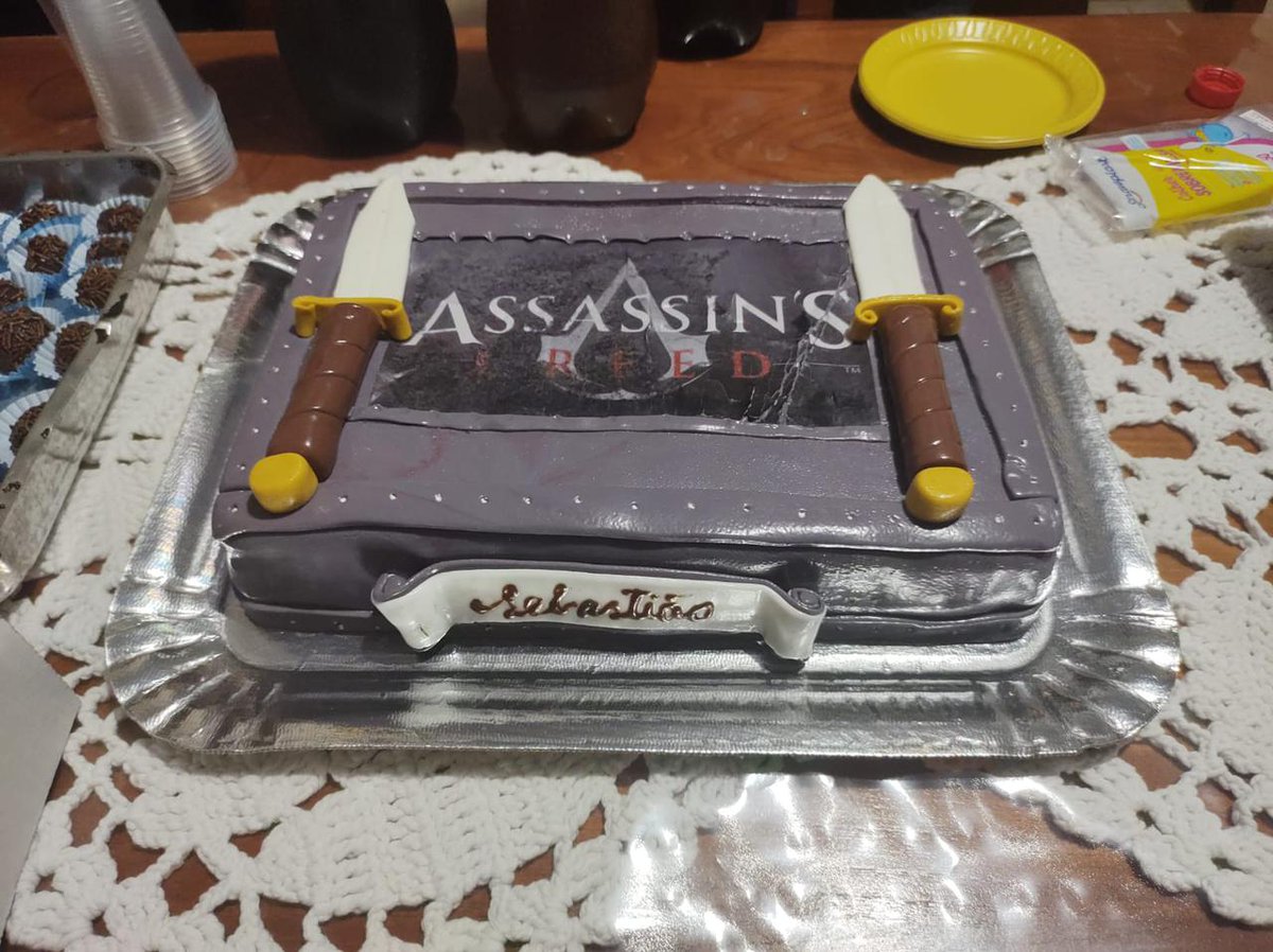SebastiaoLuizF2's tweet photo. Aniversario temático e surpresa, obrigado meu amor @EstephanyFerr07 faltou so um valhala para ficar melhor ainda @UbisoftBrasil @Ubisoft https://t.co/XHsgKWju3J