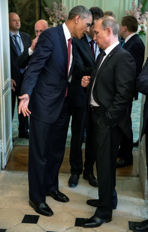 wotchers's tweet photo. #FoundOnReddit What it looks like when a dictator stands before someone over whom he has no power. https://t.co/oRCYGrctGd