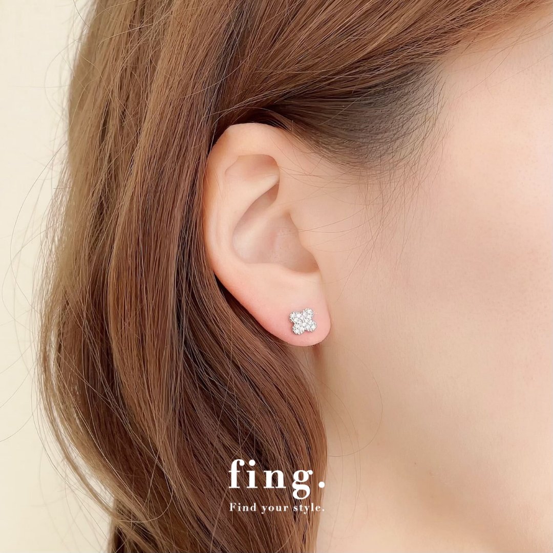 fing_official's tweet photo. 【新作ピアス！小ぶりで上品な印象を与えてくれるピアス💍】

いつものコーディネートにプラスするだけで顔周りを明るく見せてくれるピアス。

可愛らしいお花モチーフは小ぶりで主張しすぎない上品さがあるので、年齢を重ねても愛用できます。
https://t.co/DAGoNf60vX https://t.co/udy1Bp1G8p
