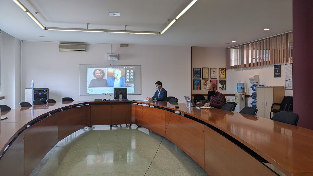 DignaCouso's tweet photo. Quin gust estar avui a la presentació de tesi del @miquel_pt, estudiant exemplar amb el que la @conxita_marquez i jo hem tingut el plaer de fer camí, aprofundint en com són els #projectesSTEM que es fan als nostres INS. Tribunal Javier Perales @victorlopezsbd i @MartaRomeroAri1 https://t.co/eb5KyoY32E
