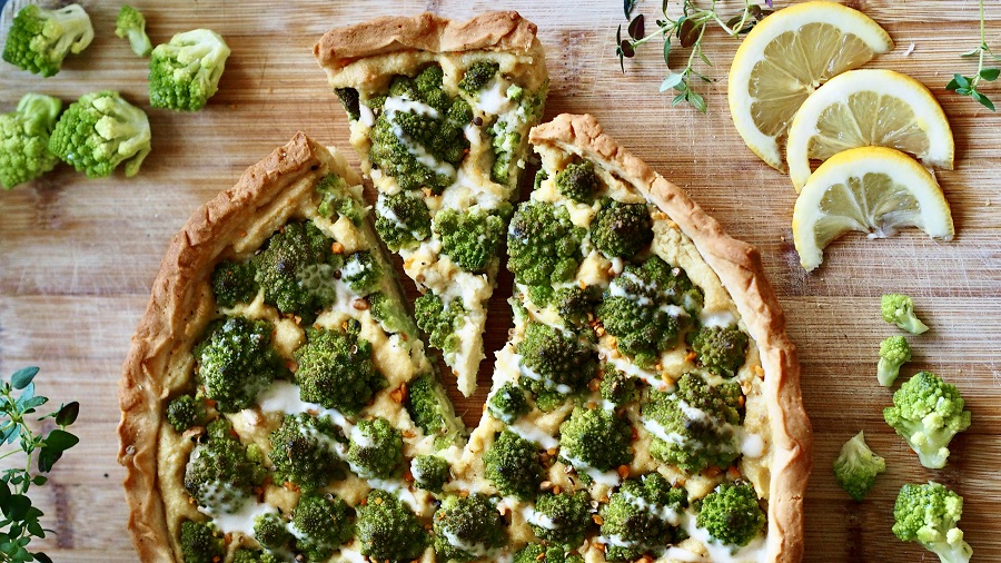 RealFoodBox's tweet image. We are really excited to be working with instagram.com/mummasvegankit…
to bring you regular recipes and inspiration based on our Seasonal Fruit and Veg Boxes
realfoodbox.co.uk/category/fruit…
First up: Romanesco Tart
realfoodbox.co.uk/recipe/32
#vegbag
#lovecornwall
#seasonaleating