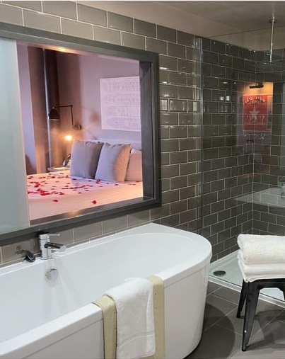 Titanic Hotel Liverpool tweet media