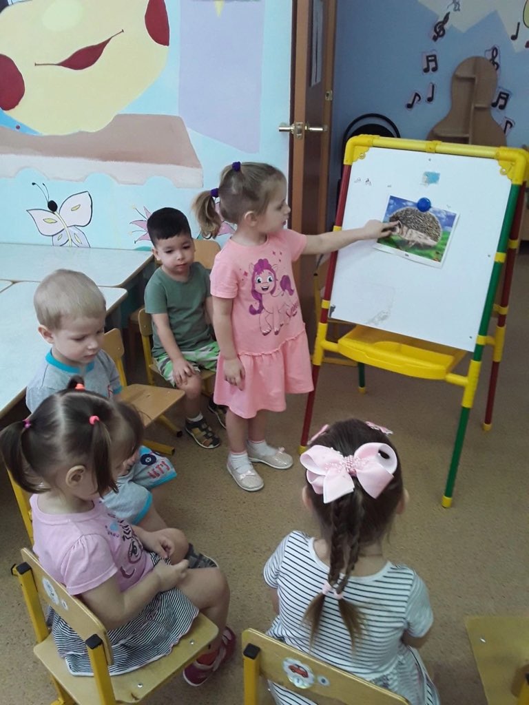 SDou39's tweet photo. #Изобразительнаядеятельность
Педагог Панкратова Т.В с детьми второй младшей  группы  №1 СП «Детский сад №39» ГБОУ СОШ №21 г. Сызрани провела экспериментирование с материалами и веществами,а также познакомила воспитанников с нетрадиционной техникой рисования пластиковой вилкой. https://t.co/Am9paDagk0