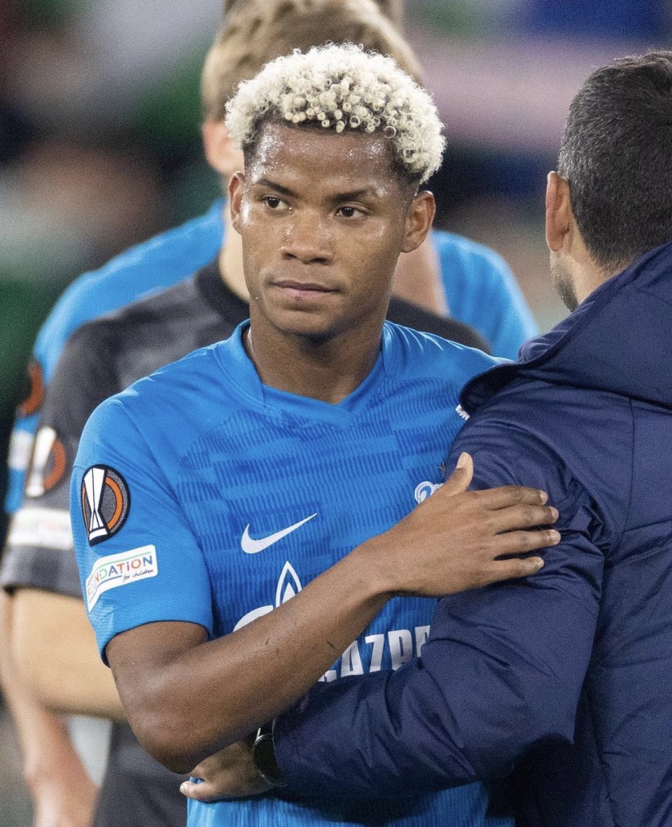 ZenitFanzone's tweet photo. 😔🔥 А теперь официально. Без финала ЛЧ в Санкт-Петербурге. + наши клубы будут играть не дома, а на нейтральных полях в турнирах под эгидой УЕФА https://t.co/f5JkTfB0hO