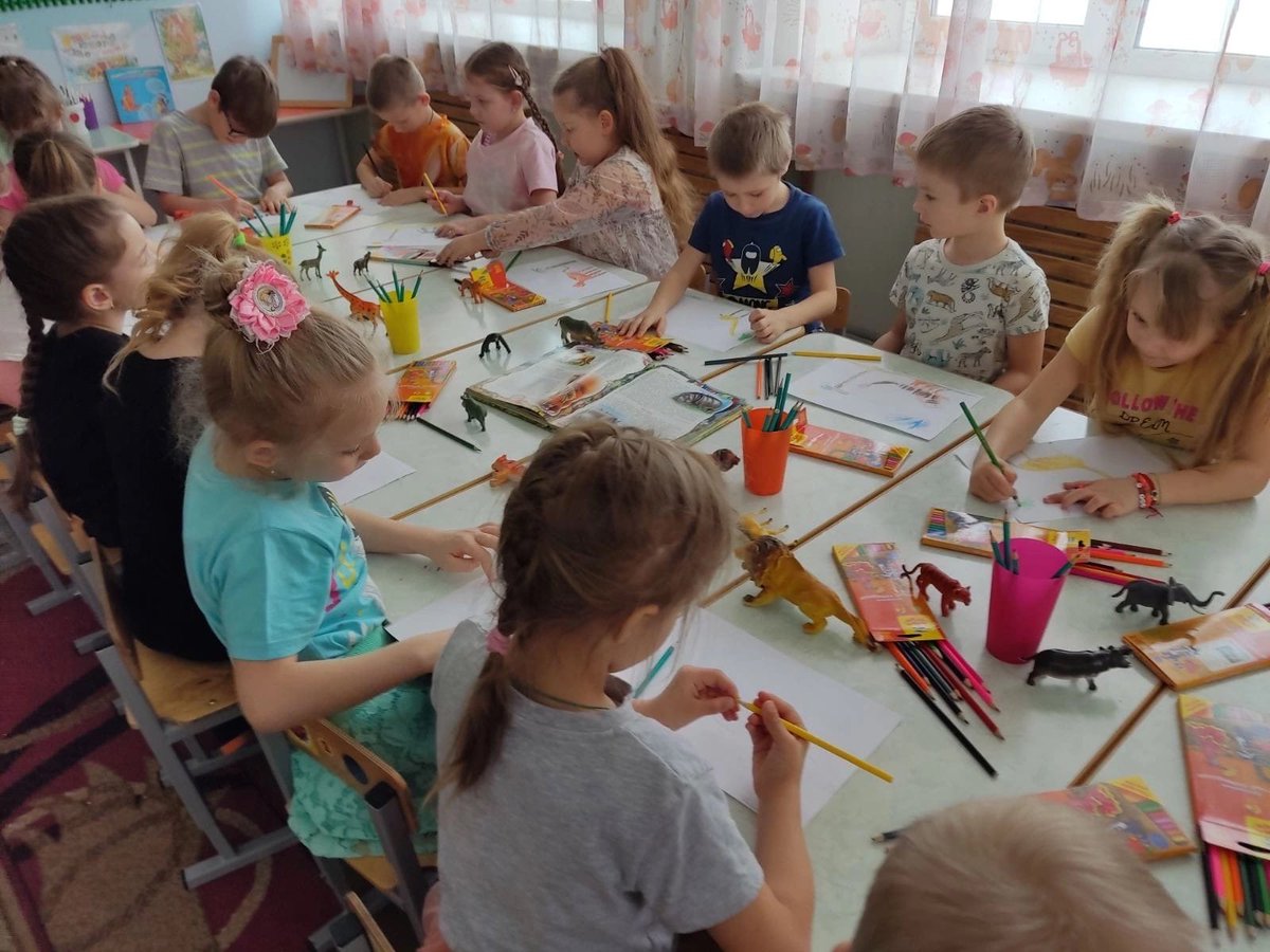 SDou39's tweet photo. #Изобразительнаядеятельность
Педагог Сидорина О.К с детьми подготовительной к школе группы  №1 СП «Детский сад № 39» ГБОУ СОШ № 21 г. Сызрани  провела занятие по художественно-эстетическому развитию рисование  карандашами на тему «Животные жарких стран». https://t.co/ISIL8NMgxp