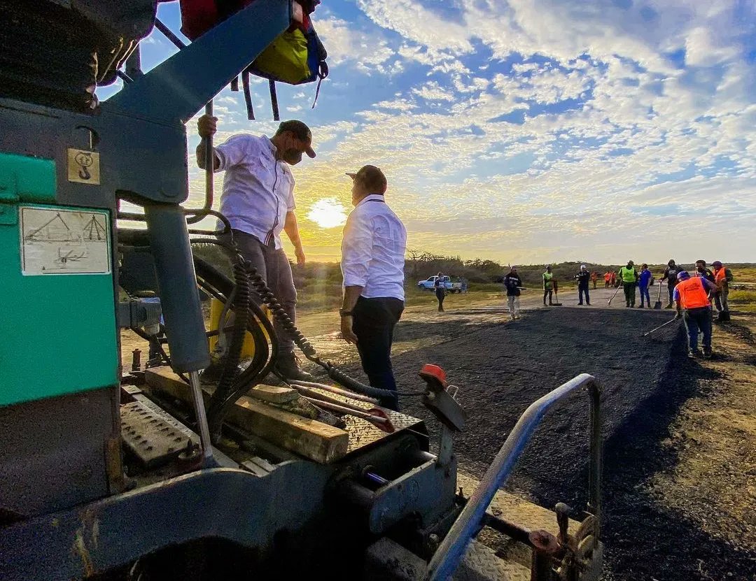 puertosdefalcon's tweet photo. Vía nuestro Gobernador @vclarkb
Vamos por más de mil toneladas de asfalto colocados en el tramo Supí -Las Cumaraguas como parte dl plan de recuperación vial pra garantizar una vialidad en óptimas condiciones a nuestro pueblo y temporadistas en estos #carnavalesfelices2022✅🛣 https://t.co/zkf7DBwUb1