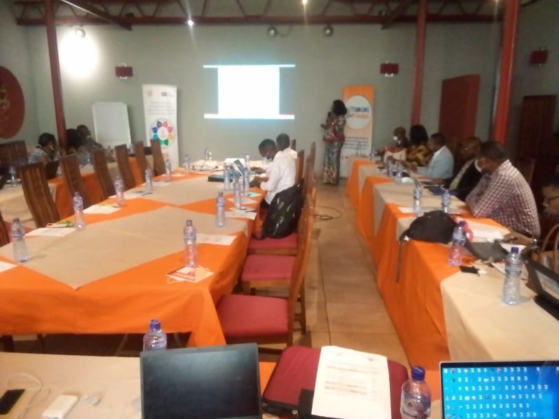 erick_loyamba's tweet photo. Pour Mme Anne ntumba Directrice du PNSR Toutes les formations sanitaires doivent offrir le service d'avortement sécurisé à chaque femme qui se retrouve sous les indications du Protocol de Maputo dans son article 14.2.C @IpasOrg @MakokiYaMwasi @Asrjrdcongo @Mulunda_JC @Mpoyi_Mike https://t.co/TVFSWlj0rs