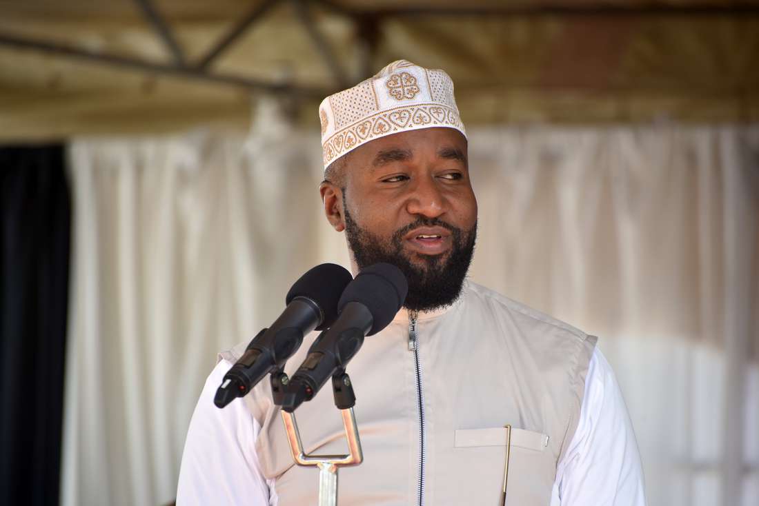 NationBreaking's tweet photo. GOVERNORS ALI Joho and Wycliffe Oparanya withdraw from presidential race, say they endorse ODM leader Raila Odinga. https://t.co/bE1AFsTet2