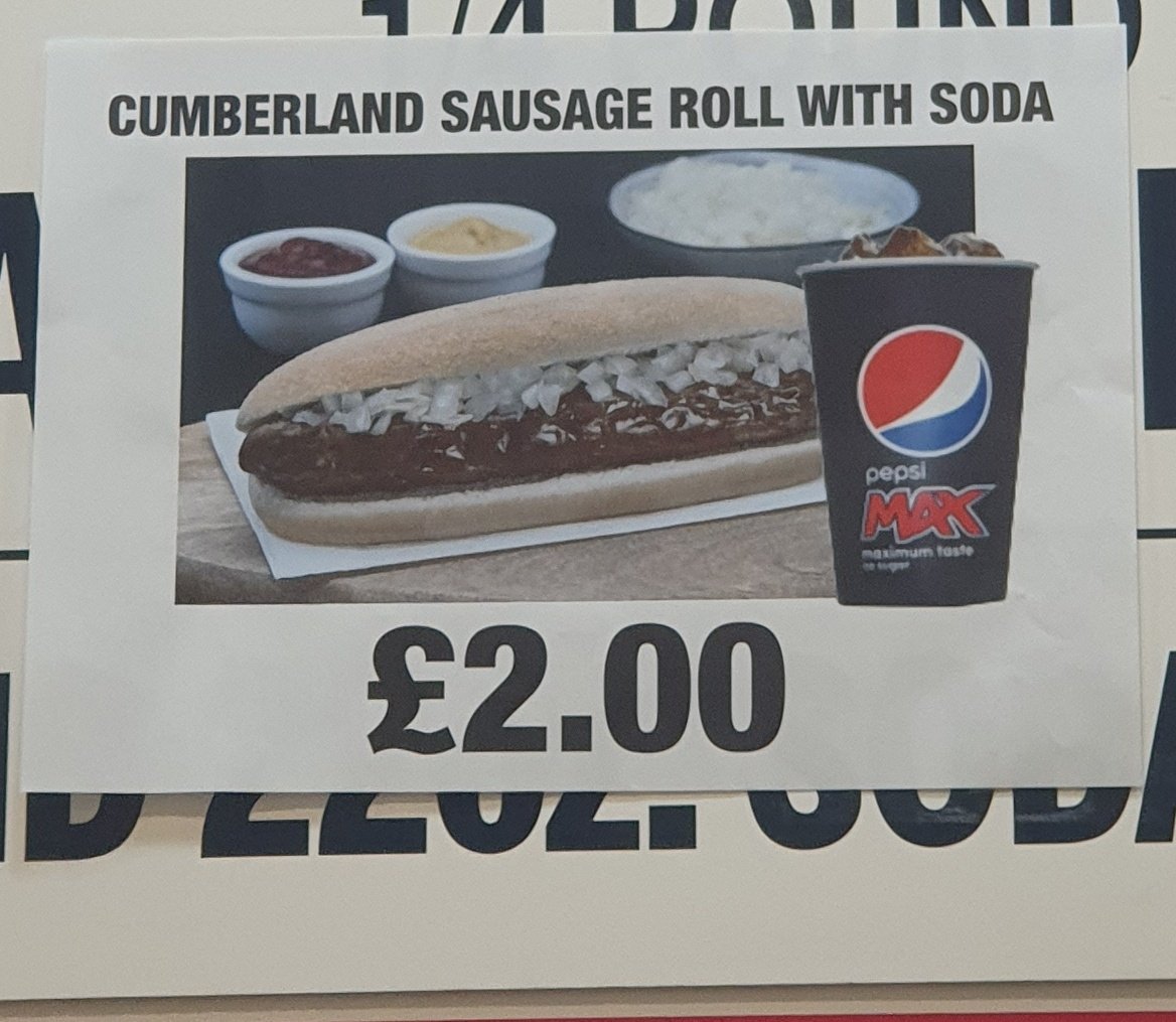 fordlltwm's tweet photo. .@rhipratchett has Dibbler got into Roundworld somehow? I saw .@CostcoUK trying to pass off a Sausage inna Bun as a Sausage Roll, and I feel CMOT Dibbler must be the culprit.
#discworld #roundworld #sausageinnabun https://t.co/n5QXwR6YV0
