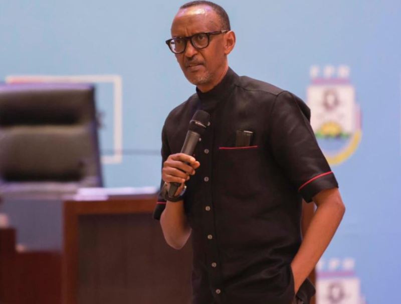 mongi_writes's tweet photo. Wallay I am an objective source because I literally spent hours recollecting the styles of every President I've seen on TV and 🇷🇼's President has the best fits in the world. Consistently. 

Simple. Sophisticated. Tasteful. Tailoredddd. Whew🔥 https://t.co/1HKuUCqDLq