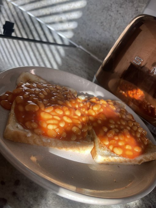 Hi Loki. https://t.co/8Erv4cuy7T<a href="/tag/loki"class="tags"><span>#loki</span></a>