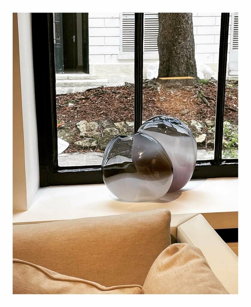 CEopenstudios's tweet photo. @micheleoberdieck Pleased to see this pair in their new surroundings @liagre in Paris.
Thank you for the pictures!
#blownglass
#contemporaryglass
#softforms
#interiordesign
#contemporaryappliedart https://t.co/tcHxBoqHrb https://t.co/DOTTsX3Gxu