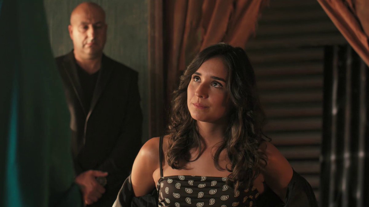 Áurea meteuse na boca do lobo. 

👉 Este domingo a partir das 23:00h #ALeiDeSantos na <a href="/TVGalicia/">TVG</a>