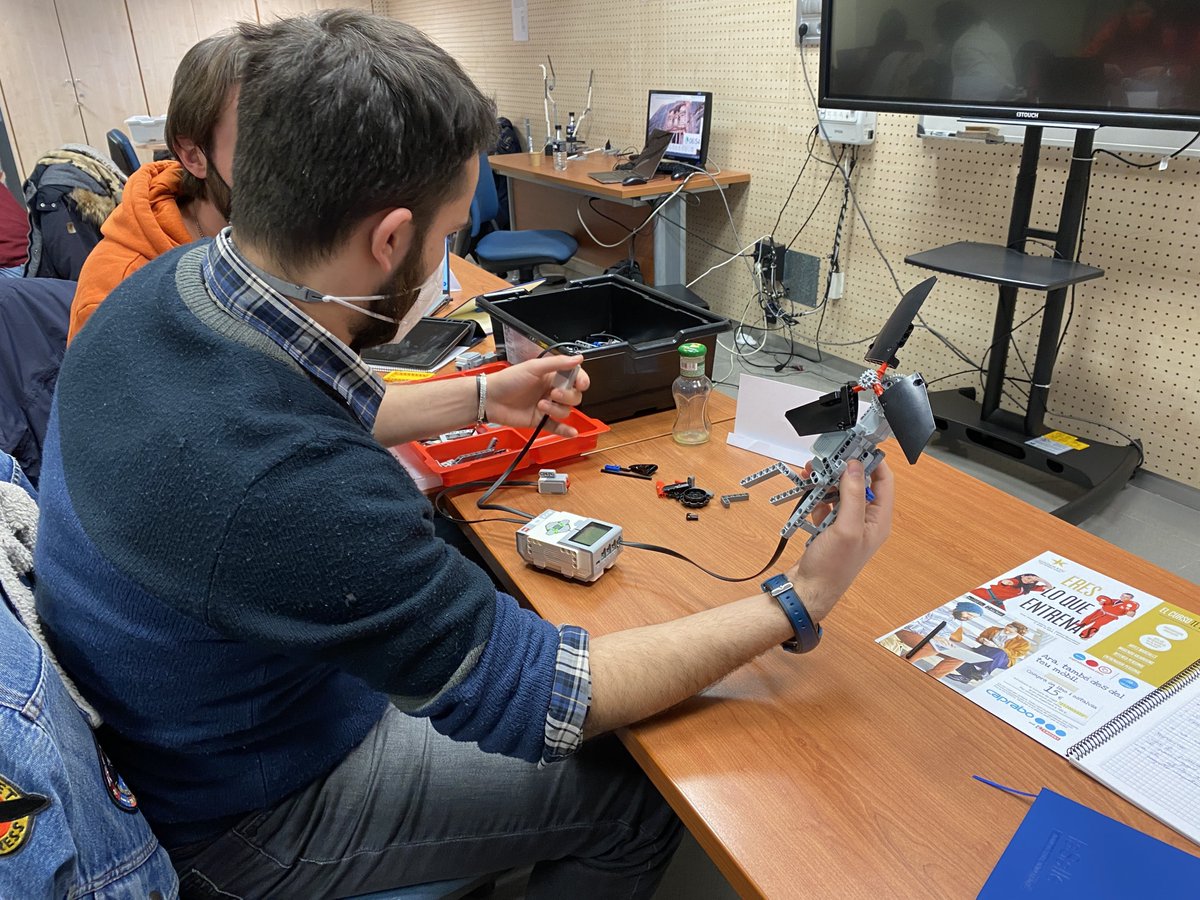danielamof's tweet photo. Last day FIDAE Training 1 "Robotics & STEAM" #CreaSTEAM @RogerOlivella @fonsi1x2 @elejurado @CreaSTEAM_proj @fidaeNazionale https://t.co/m0AcU4Bkqp