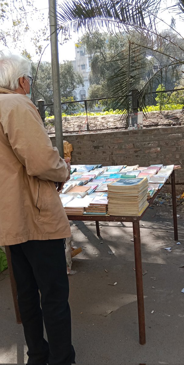 patakhagoodie's tweet photo. Our generation can never attain such love for books, seeing an old man with disability heading to books with sheer joy was a real treat. Evidently books are true friends in essence. https://t.co/y35eN8gWAj