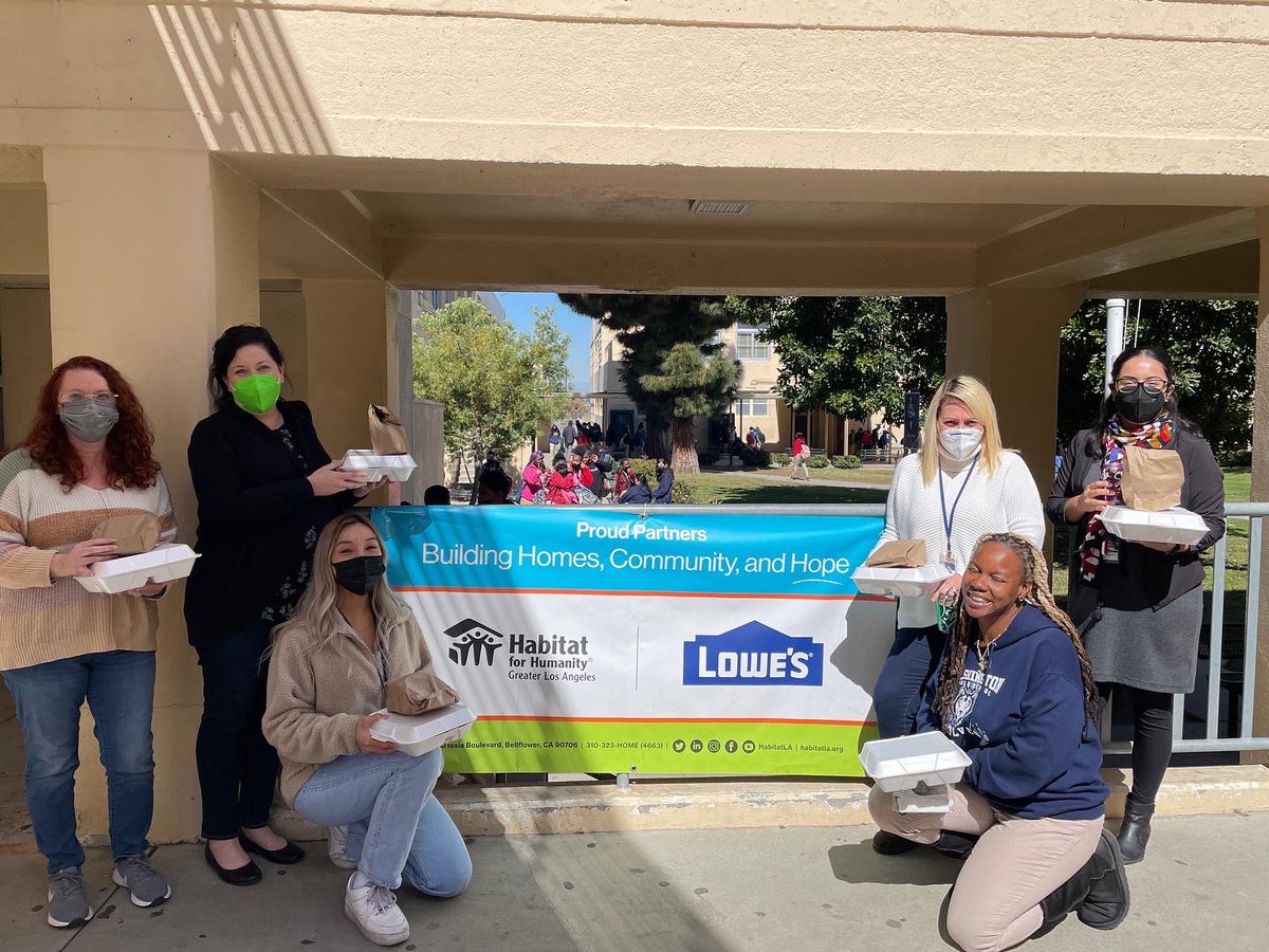 WmsWolveslb's tweet photo. Thank you, @HabitatLA for sponsoring our staff Soul Food luncheon today! It was amazing! https://t.co/XiVfrq9YPO