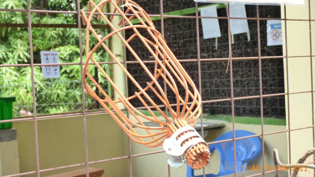 jfl_kenya's tweet photo. When harvesting mangoes and they drop on the ground, some will break and others maybe infected by bacteria which is harmful to humans, this reduces the international market value. The vessels below are suitable for the process. #ImpactingGrassrootFarmers https://t.co/q28v297aPX