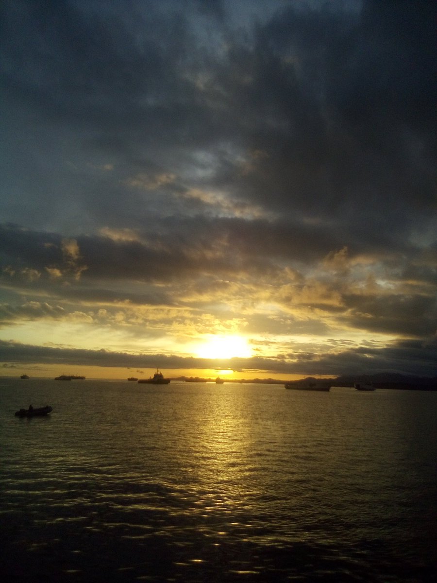 usaiabaro's tweet photo. Love the sunset ❤️ 
#FijiIsland 🌴 https://t.co/BCIyn2QWxz