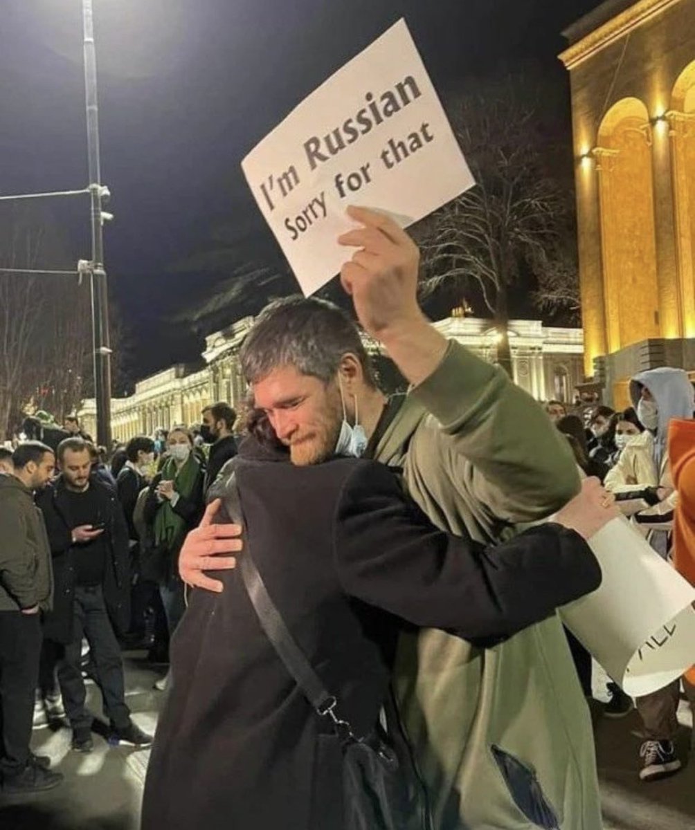 ademtrofficial's tweet photo. A photograph of humanity.
"I'm a Russian but I'm sorry."
#Kiew
#UkraineRussia
#Ukrainian https://t.co/eYYUJcOPxU