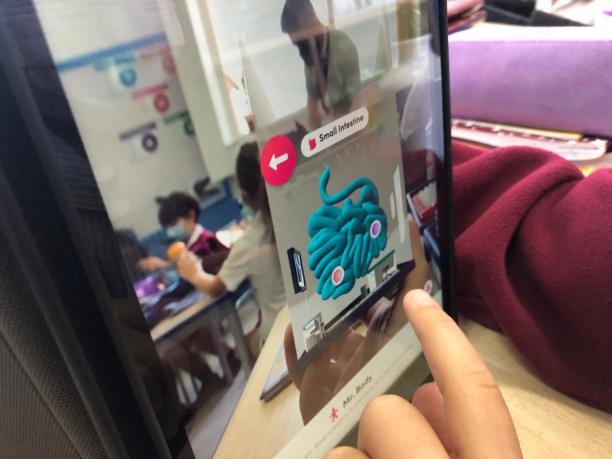 Pupils exploring the wonderful world of AR using the MAKR app and Merge Cube. Awe and wonder and illusion!
#vhps #wearevhps #vhpsthelittlethings #smallschoolbigheart