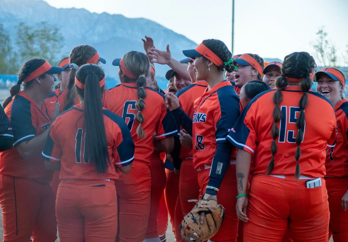 The Titans shut out the No. 10 Wildcats 🚨

Myka Sutherlin pitched 🔟K's, as <a href="/Fullerton_SB/">Titans Softball</a>  defeated Arizona, 1-0.

#NCAASoftball x 📸 IG/fullerton_sb