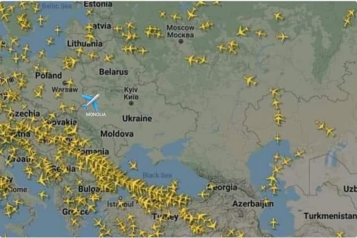 Украины дээгүүр иргэний ямар ч улсын агаарын тээвэр нисэхгүй байгаа юм байна. Буудчихна гээд. Тэгсэн чинь ганц онгоц нисэж байсан нь манай "МИАТ" гэнээ. Хөөрхөн үү? ❤️ 🤣🤣