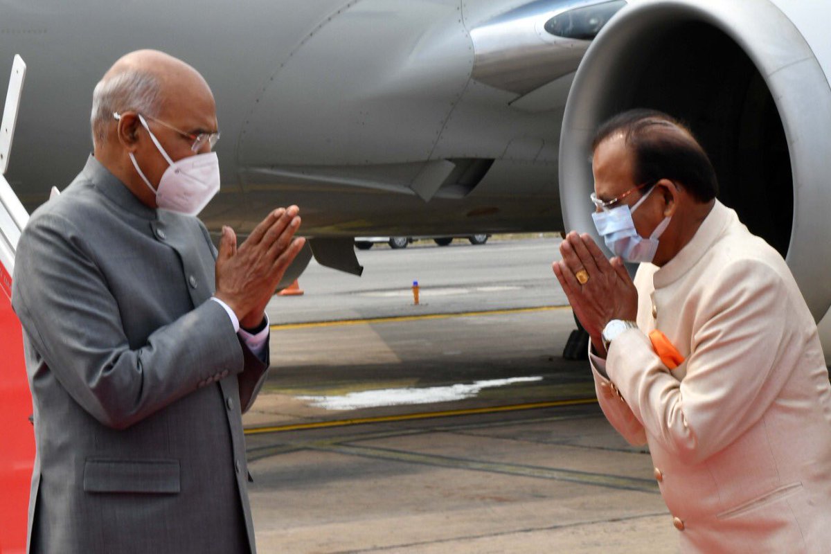 rashtrapatibhvn's tweet photo. Governor of Assam, Prof Jagdish Mukhi and Chief Minister, Dr Himanta Biswa Sarma received President Ram Nath Kovind on his arrival at Guwahati. The President was accorded a warm traditional welcome by the people of Assam. https://t.co/J7oREKgvg6