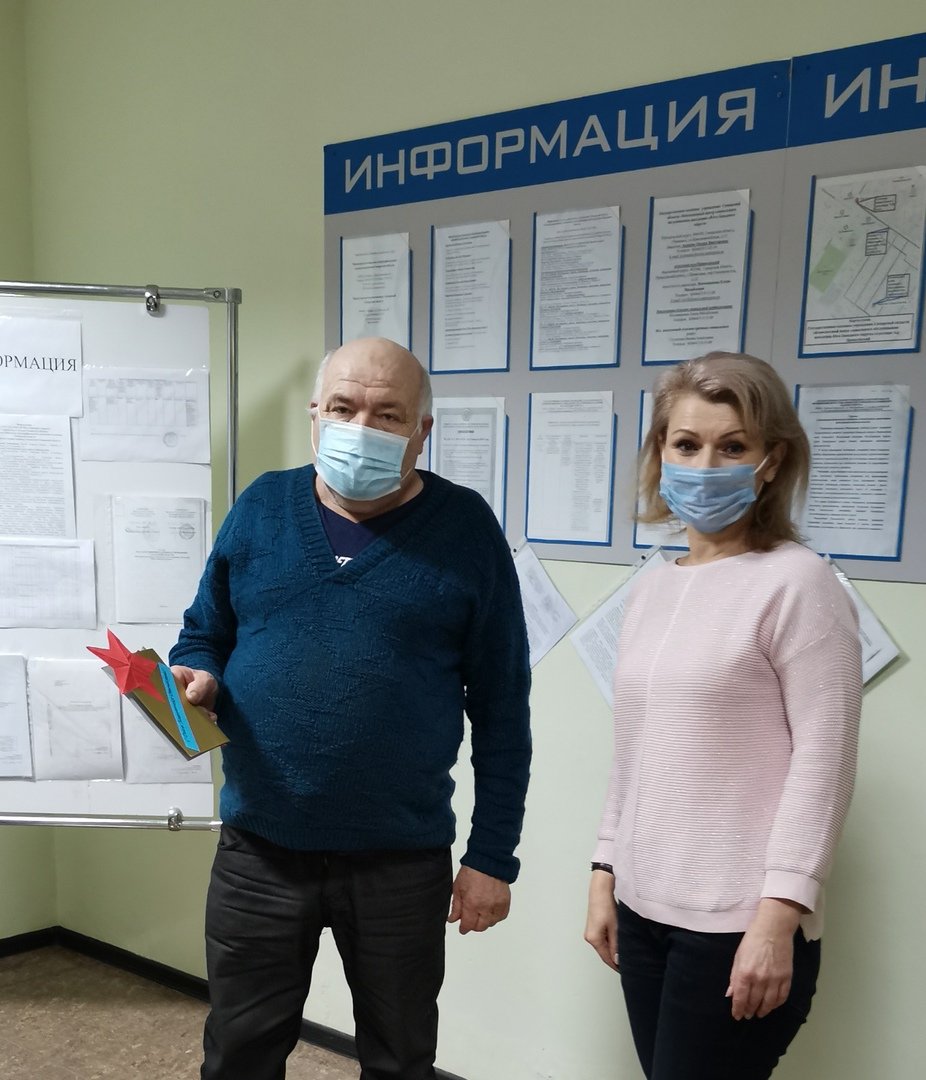 gku_so's tweet photo. В рамках реализац��и кейса «Мужчины–наша сила»,  ОСР ГКУ СО «КЦСОН ЮЗО» м.р.Приволжский поздравили мужчин-получателей срочных социальных услуг,при выезде мобильной бригады. Были вручены открытки,изготовленные учениками 3 кл. школы№ 2 с.Приволжья. 
 с.Приволжье,пер.Специалистов,12 https://t.co/DDIp3DT4vQ