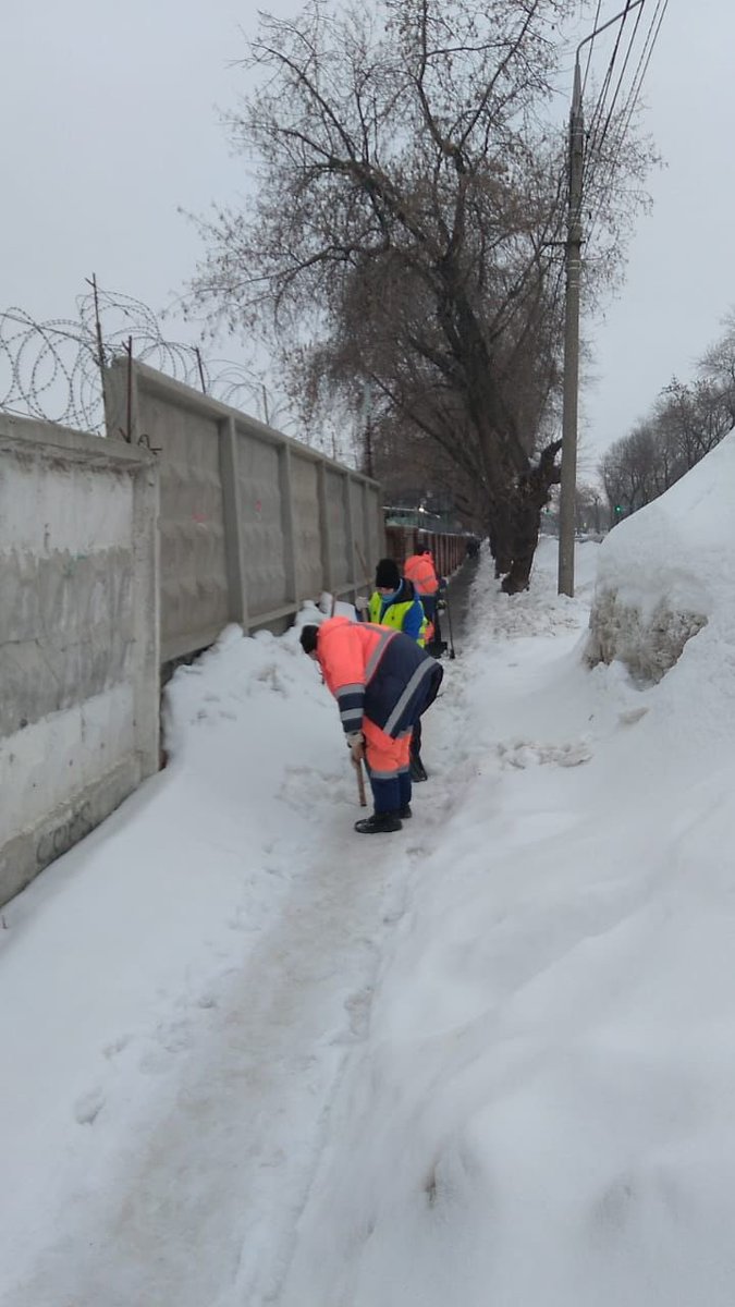 OOO_Kedr_1's tweet photo. Очистка тротуаров вручную Зубчаниновское шоссе @DepGorHozSamara @Rudakov_i_a @adm_kir63 https://t.co/NCPAxAKg7A