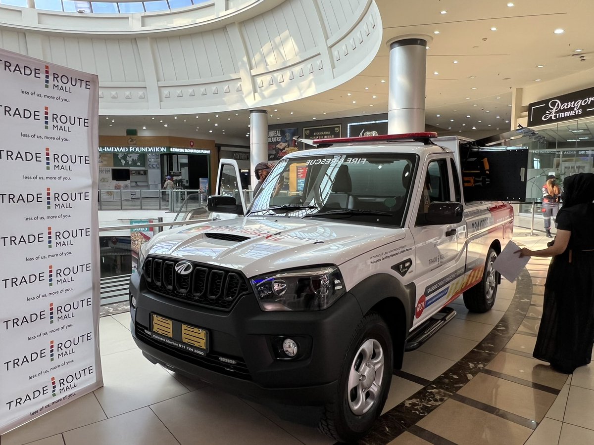 FaizelPatel143's tweet photo. #SaaberieChishty will be receiving a rescue vehicle donated by Trade Route Mall in Lenasia. This was the aspiration of the late mayor Geoff Makhubo. @SCAmbulance @mphophalatse1 @CityofJoburgZA #RescueVehicle https://t.co/uOZdc52Jtk