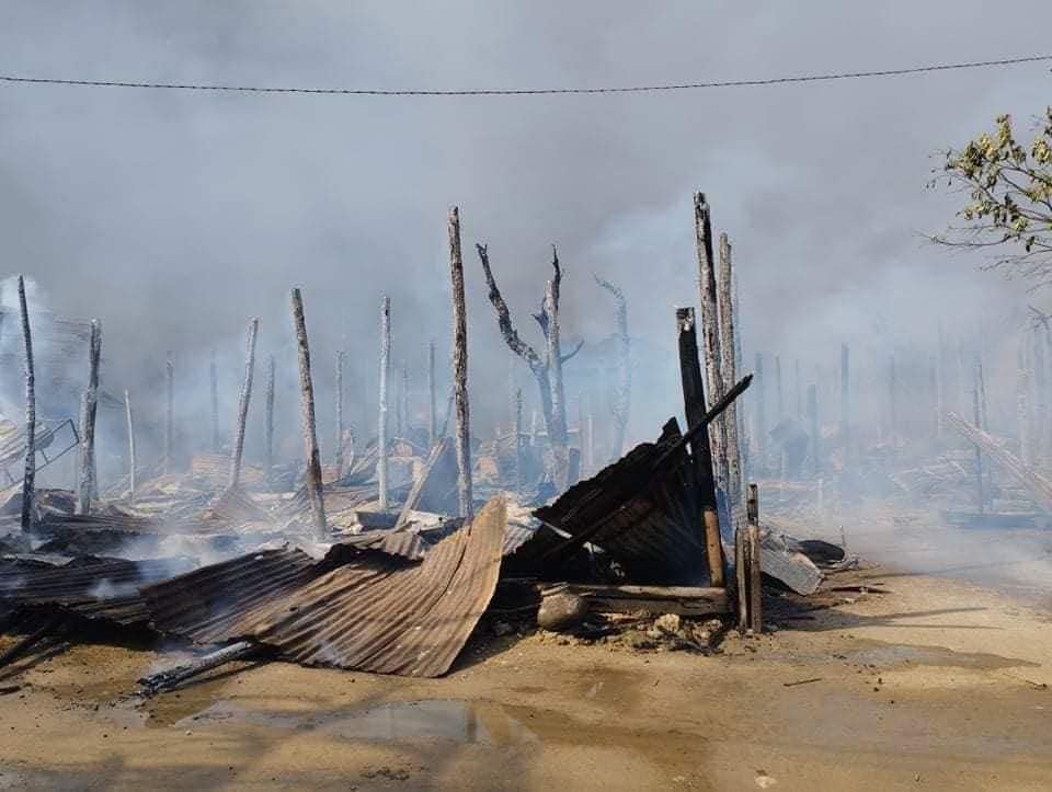 thinzashunleiyi's tweet image. May b a small house from a small town in a small village in a third world country Myanmar.
But we must remember it is still a house for a family that gave warmth & safety. Now each of them r burnt down in the entire Hnama Sayih village in Shwebo Tsp #Sagaing.
#2022Feb25Coup