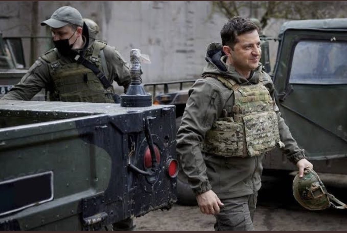 Yüzünde gülümseme gözlerinde tedirginlik, tarih seni onurlu duruşunla hatırlayacak #Zelenskiy #nowarinukraine